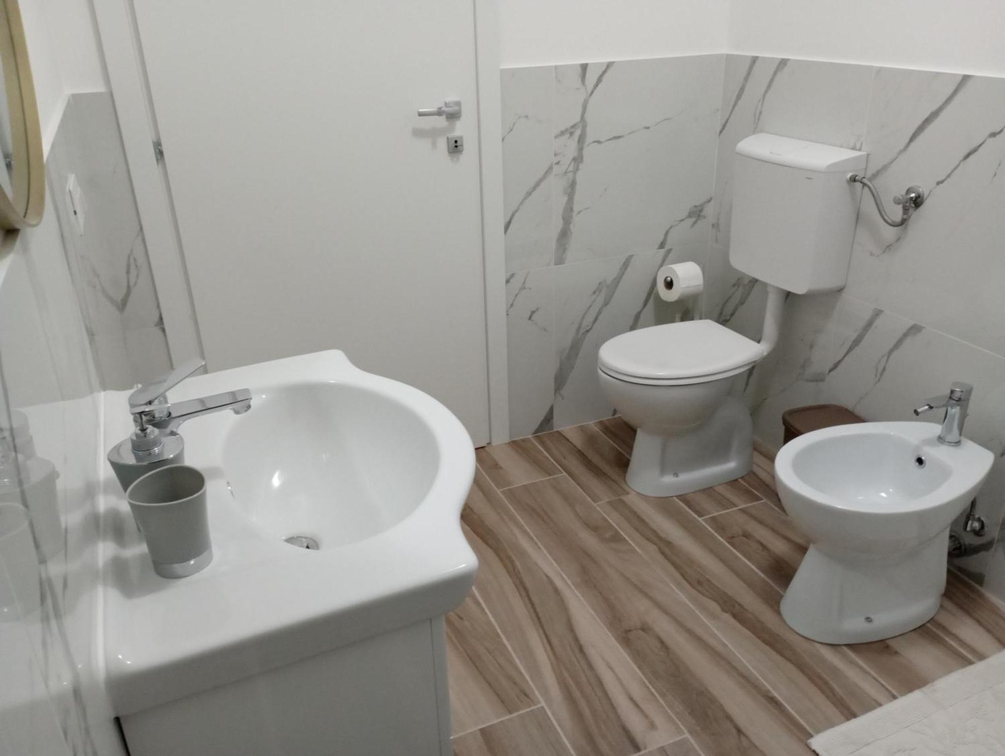 Niu Rooms Oristano Buitenkant foto
